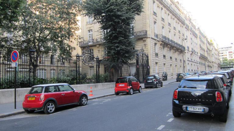 Minis and Smart cars in Paris. Minis and Smart cars in Paris.