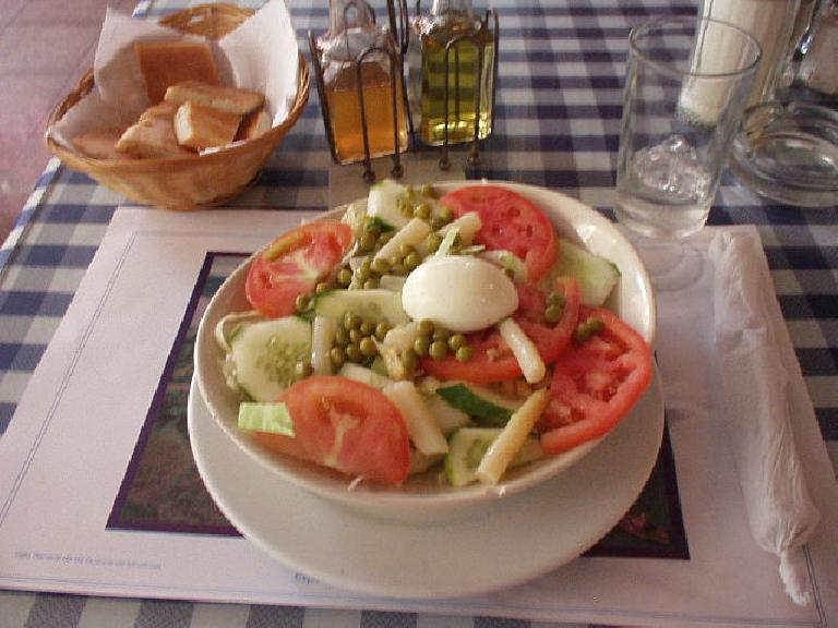 Ensalada mixta at Manolo's. (March 11, 2007) Ensalada mixta at Manolo's. (March 11, 2007)