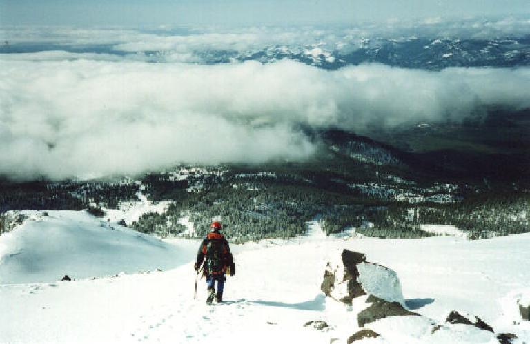 Following Richard back down the mountain, to the level of the clouds. Nice views abound! (March 25, 2001) Following Richard back down the mountain, to the level of the clouds. Nice views abound! (March 25, 2001)