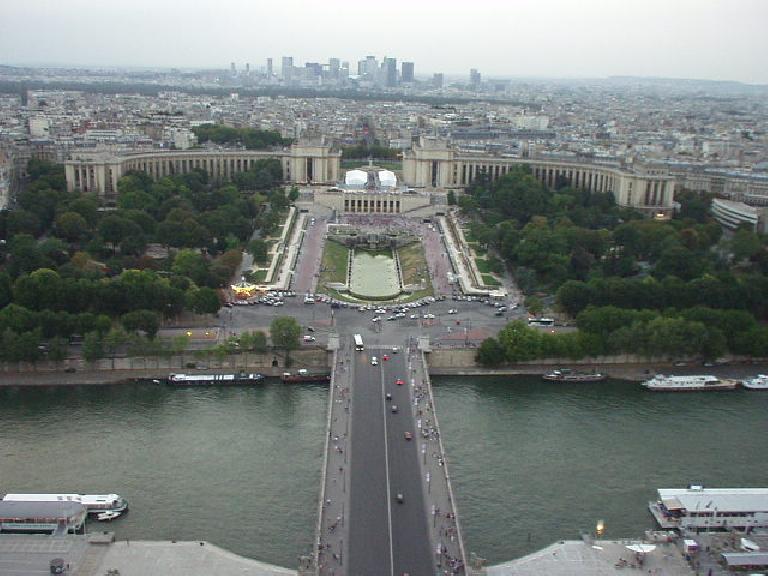 Northwestern view, facing the Palais de Challot, which is surrounded by many museums I did not get a chance to visit. Northwestern view, facing the Palais de Challot, which is surrounded by many museums I did not get a chance to visit.