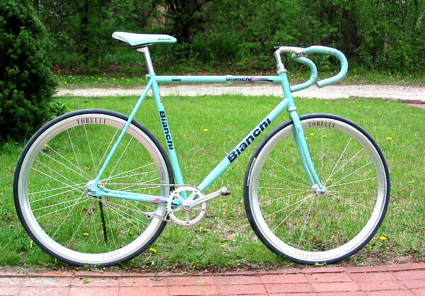 A gorgeous fixed-gear bike wearing classic Bianchi celeste paint. (Owner: TurboTurtle)