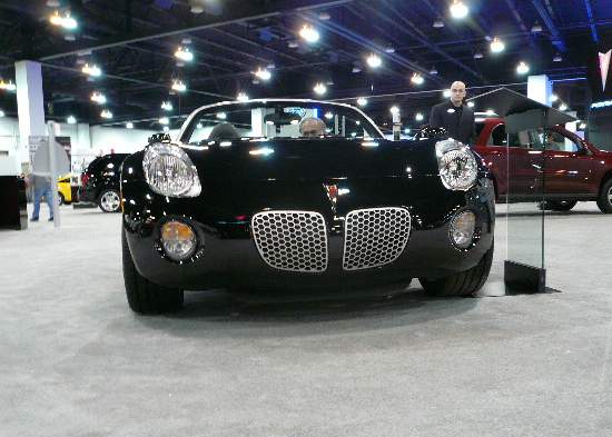 Photo: Front view of the Pontiac Solstice.