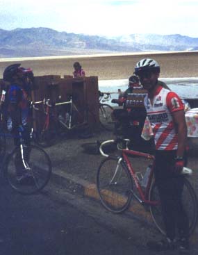 Felix Wong wearing Stanford Jersey next to red Cannondale road bike in Death Valley