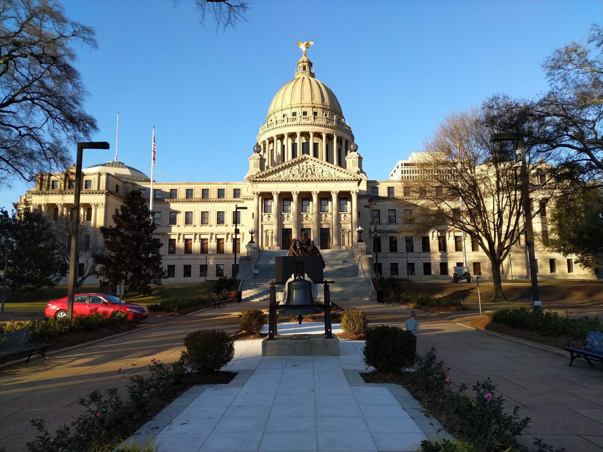 The state capital in Jackson, Mississippi was built shortly after the turn of the 20th century in the style of the nation's capital.