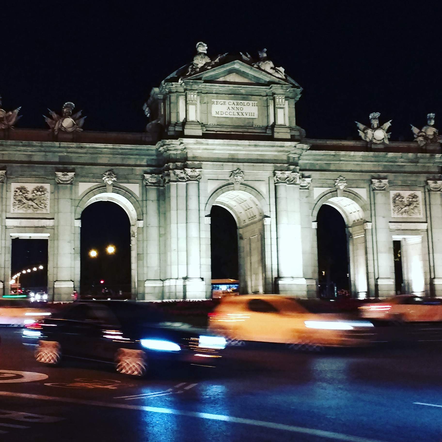 Puerta de Alcalá in Madrid at night.