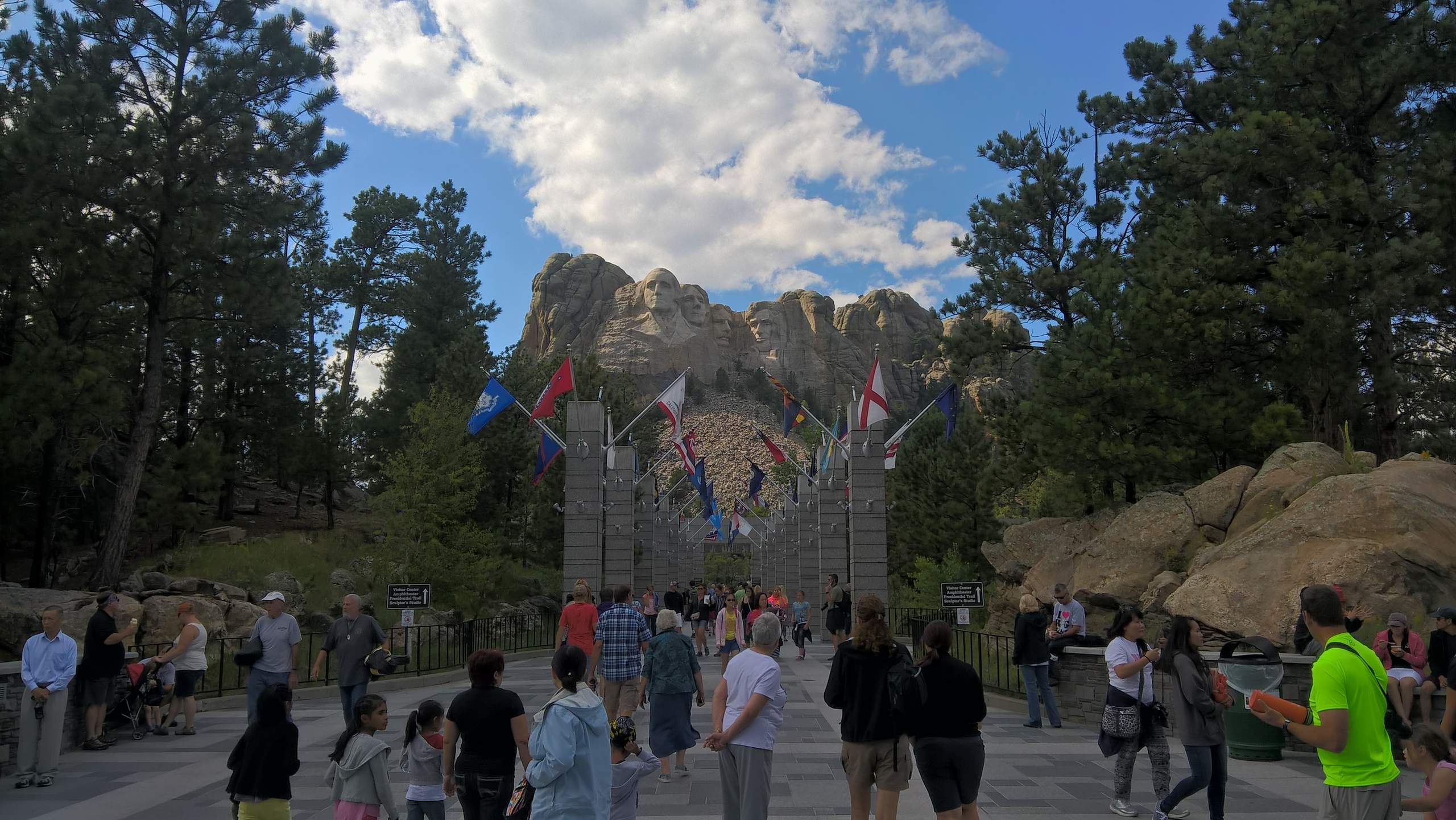 Mount Rushmore, tourists