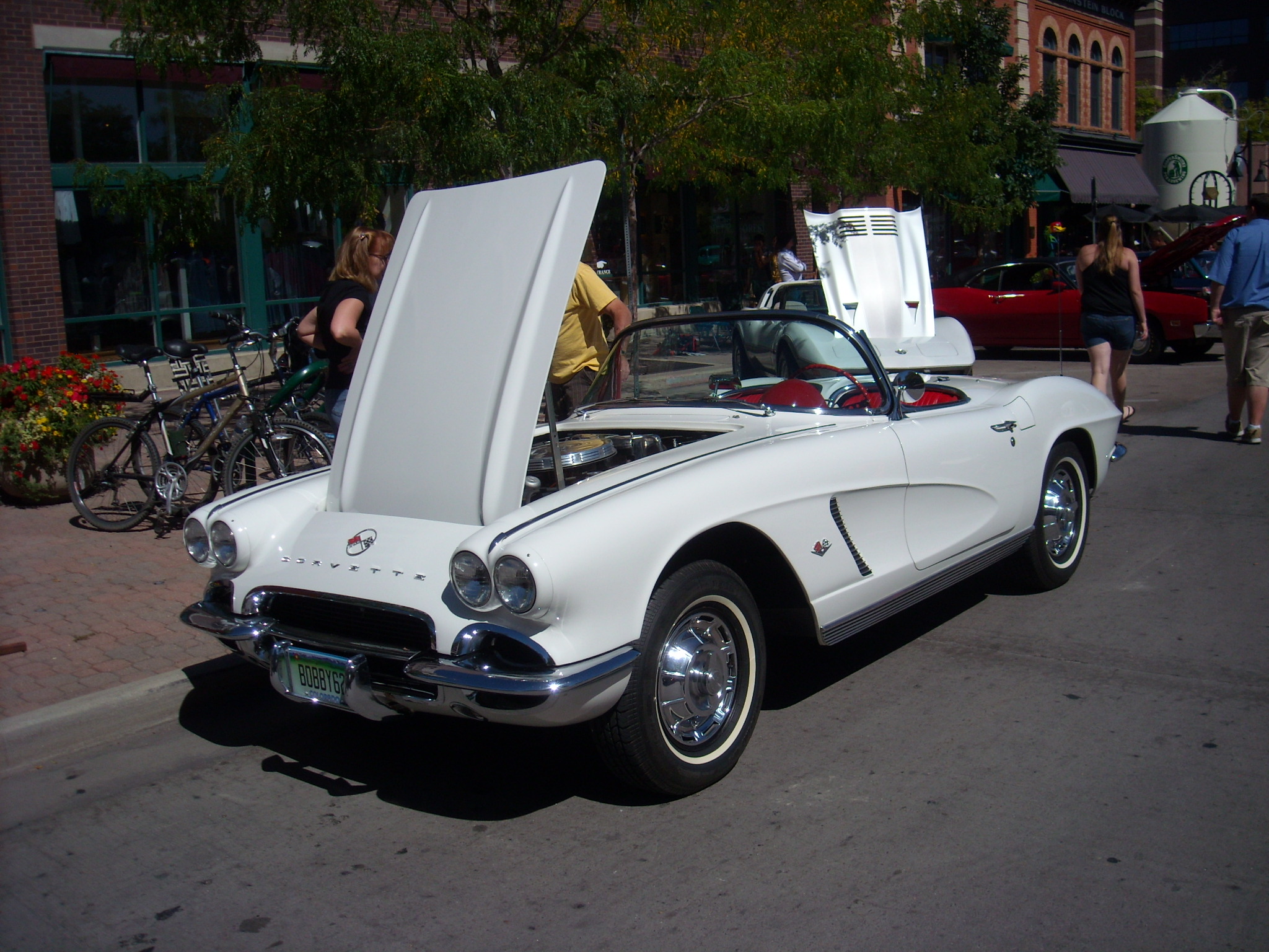 My favorite car of the show: a 50s Corvette.