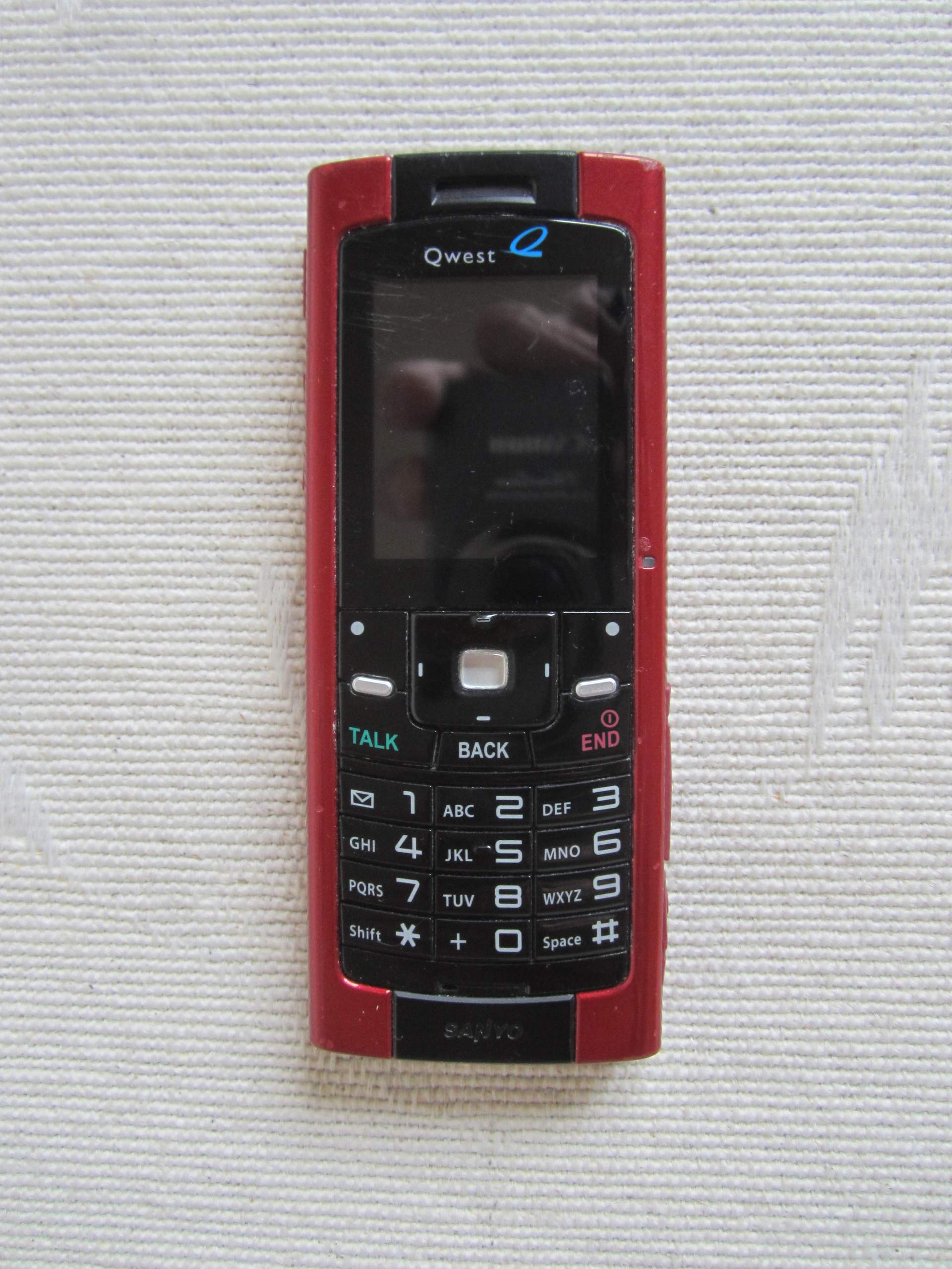 red Sanyo Qwest bar phone