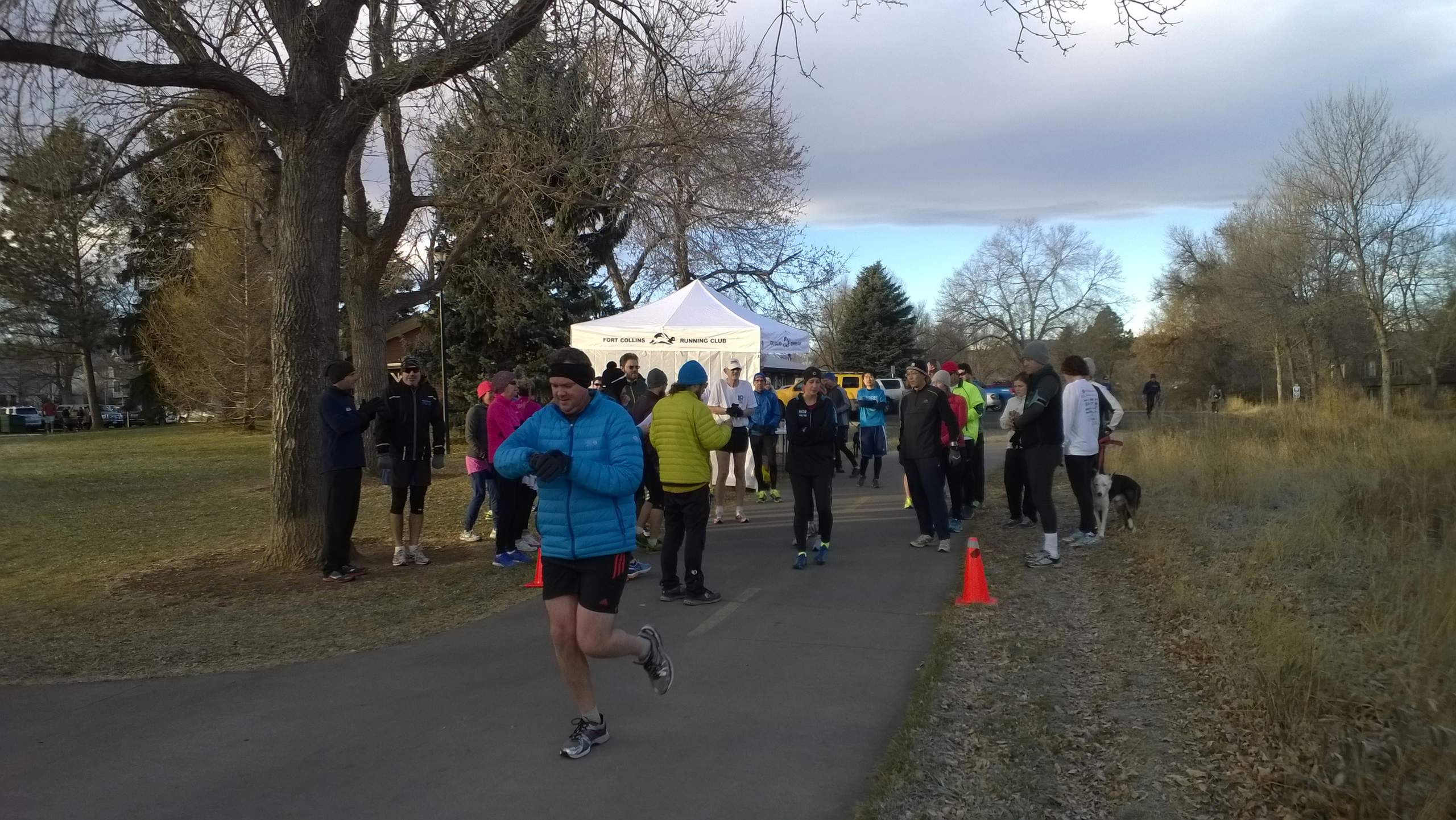 A runner taking off from the start line of the Spring Park 6k.