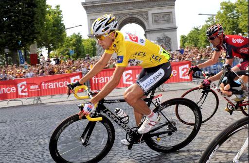 Carlos Sastre on his Cervelo R3-SL en route to victory in the 2008 Tour de France.