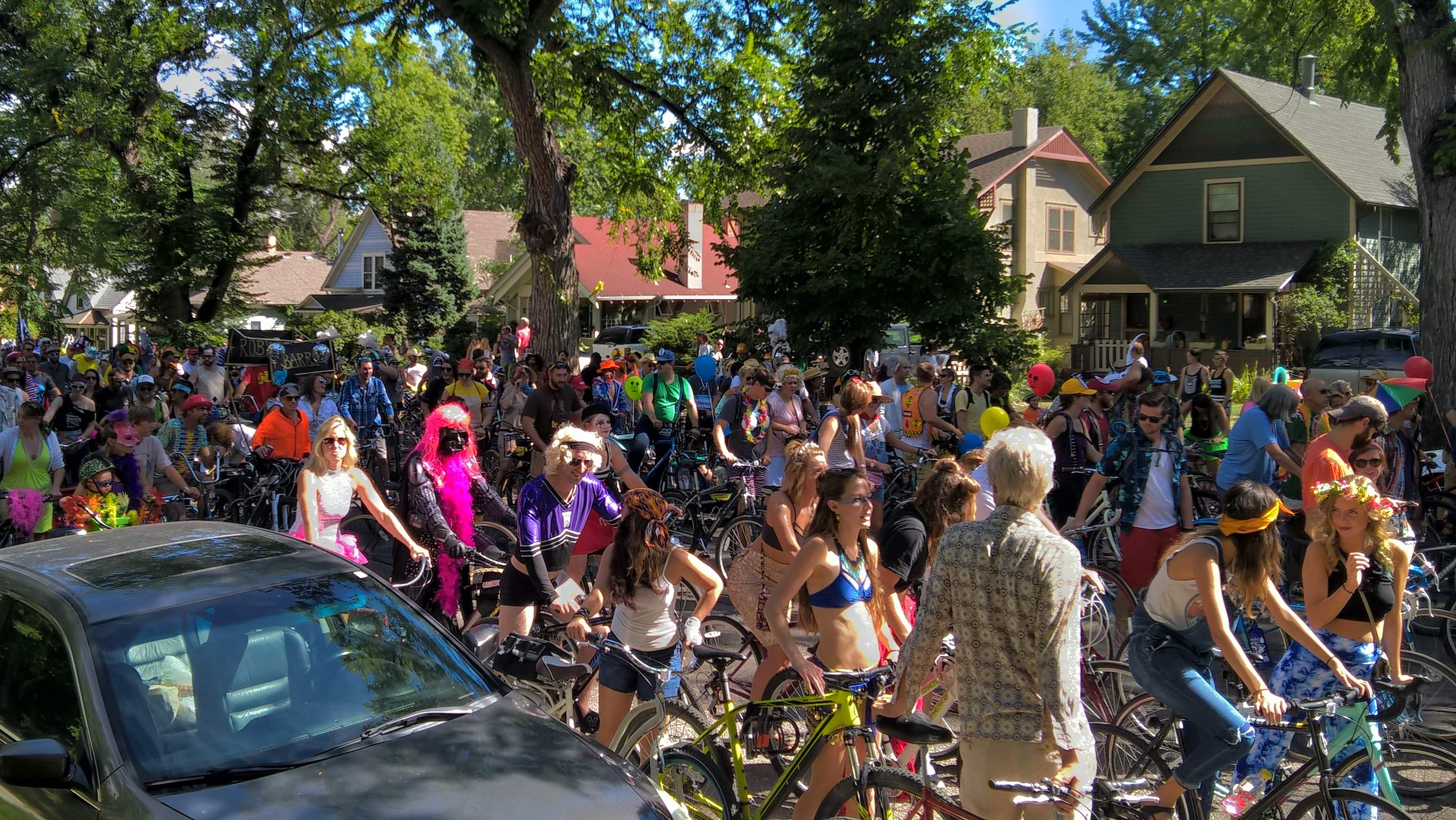 Large crowds along Sherwood St. at the 2016 Tour de Fat.