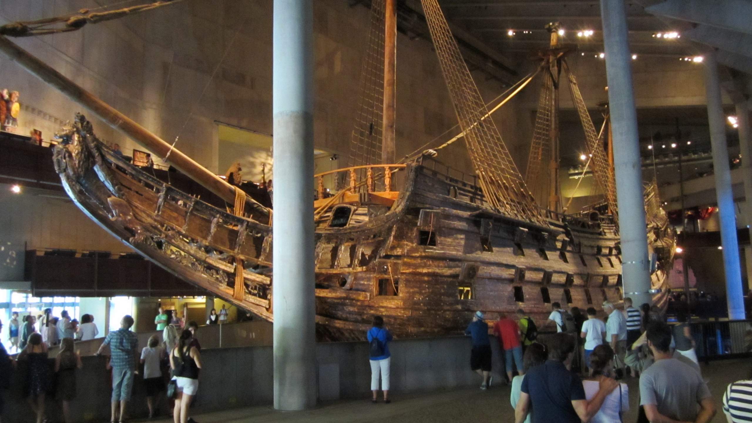 Front profile of the Vasa shipwreck.