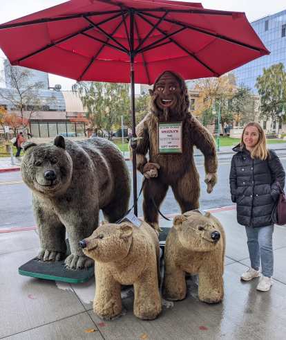 Andrea with fake bears outside Grizzly's Gifts in Anchorage.
