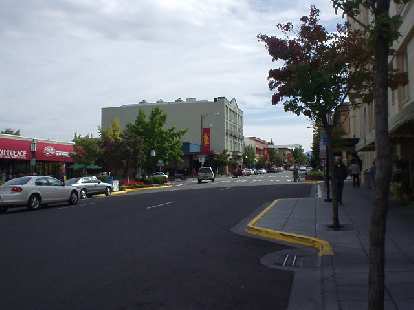 Even on Sunday morning downtown was vibrant with lots of people dining at the cafes or shopping at the boutique stores. Even on Sunday morning downtown was vibrant with lots of people dining at the cafes or shopping at the boutique stores.