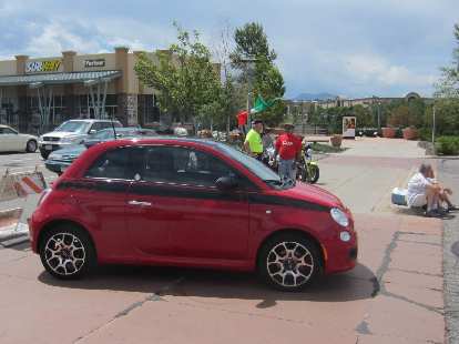 I really like this color scheme on the Fiat 500.