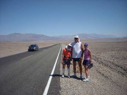 A couple hours after Stovepipe Wells, we encountered Dale and pacer Karen on Dale's "solo" journey.