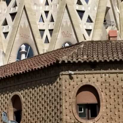 "Honor" and "poder" at La Sagrada Familia. (20 Sep 2017) "Honor" and "poder" at La Sagrada Familia.