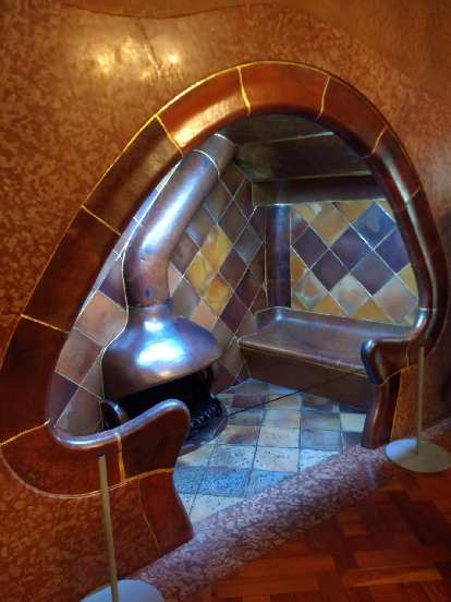 The mushroom-shaped nook in Casa Batlló.