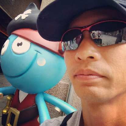 Felix Wong with a blue-colored character (near the Catedral de Barcelona). Felix Wong with a blue-colored character (near the Catedral de Barcelona).