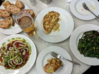 My friend Eli and I had dinner at El Xampanyet, a Catalonian restaurant. We ordered bread with tomato, Spanish omelette, squid, sauteed green peppers, and beer.