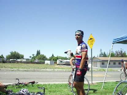 [Mile 93, 12:20 p.m.] Felix Wong at Rest Stop #4 in Warm Springs (still in Fremont, but barely).  And "warm" it sure was getting (93 degrees at this point already).