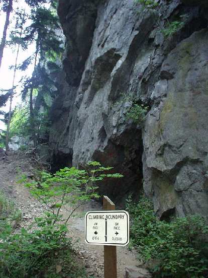 There are definitely climbing routes as indicated by the sign, but sadly, no rock climbing for me today.