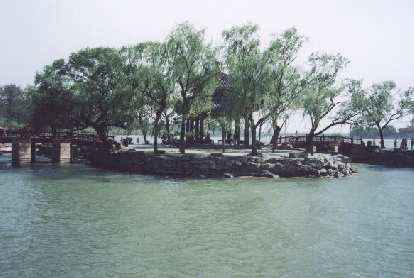 Now at the water at the Summer Palace. (28 May 2002) Now at the water at the Summer Palace.