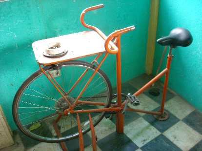Bicilicuadora (bicycle blender).