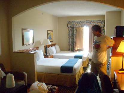Compared to the 1-star Economy Inn we stayed in the night before in Crockett, the Holiday Day Inn Express suite we got in Dallas was sweet! Compared to the 1-star Economy Inn we stayed in the night before in Crockett, the Holiday Day Inn Express suite we got in Dallas was sweet!