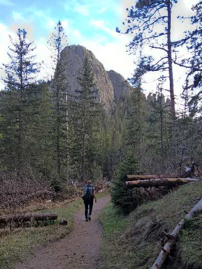 Saar approaching Little Devils Tower. Saar approaching Little Devils Tower.