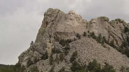 After finishing hiking, we drove over to Mount Rushmore. (28 May 2016) After finishing hiking, we drove over to Mount Rushmore.
