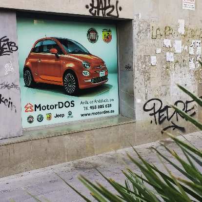 A billboard for a red Fiat 500 in Granada, by MotorDOS. (16 Sep 2017) A billboard for a red Fiat 500 in Granada, by MotorDOS.