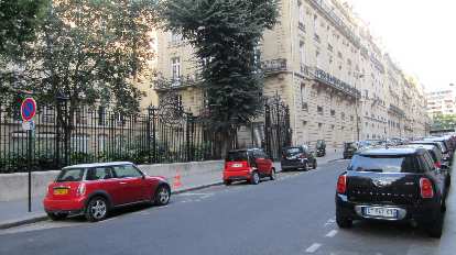 Minis and Smart cars in Paris.