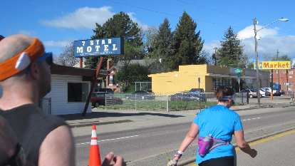 7 Star Motel, Colfax Ave., runners in 2015 Colfax Half Marathon