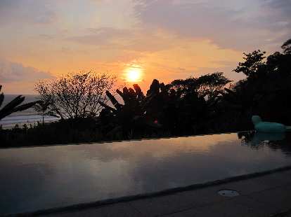 Nice sunset at Villa Ventanas. Photo: Tori. (15 Mar 2011) Nice sunset at Villa Ventanas.