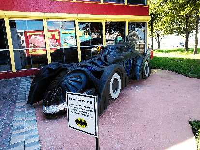 Model of Batmobile from Batman Forever (1995) outside the Dezer Collection auto museum. Model of Batmobile from Batman Forever (1995) outside the Dezer Collection auto museum.