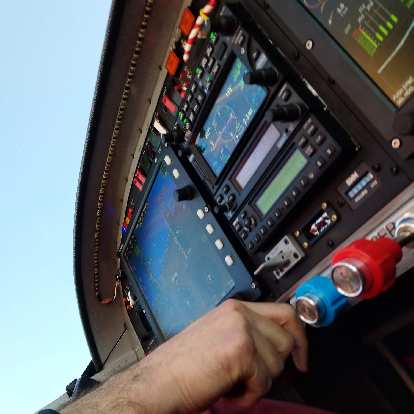 Easing out the throttle of the Van's RV-14A homebuilt plane. Easing out the throttle of the Van's RV-14A homebuilt plane.