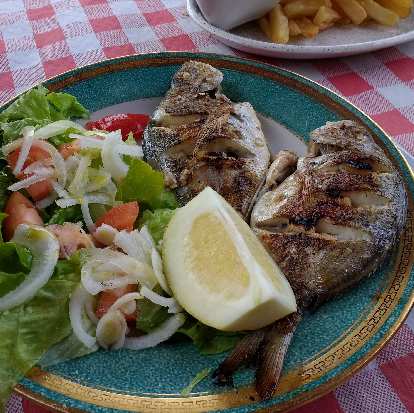 This menú de día included salad, fish, French fries, and wine. (28 Sep 2017) This menú de día included salad, fish, French fries, and wine.