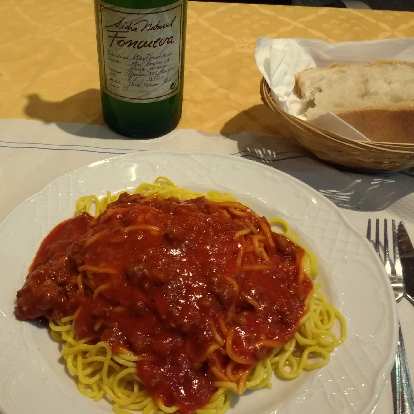 Spaghetti with marinara sauce, bread, and cider at the restaurant inside Hotel Favila in Olveido. (03 Oct 2017) Spaghetti with marinara sauce, bread, and cider at the restaurant inside Hotel Favila in Olveido.