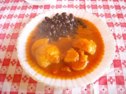 Papas y frijoles con salsa rojo (potatoes and beans with red sauce) at the restaurant in San Miguel Amatl