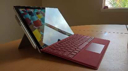 Microsoft Surface Pro 4, red Type Cover, stylus