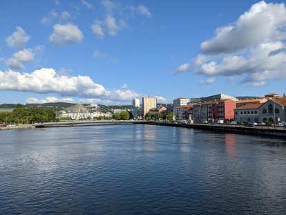 Pontevedra, with the Puente de los Tirantes on the left and the city center on the right. (27 Jul 2021) Pontevedra, with the Puente de los Tirantes on the left and the city center on the right.