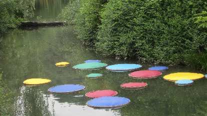 Colorful disks in the water in Hangzhou. (23 May 2014) Colorful disks in the water in Hangzhou.
