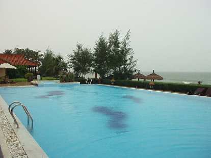 In Mui Ne, we stayed at this resort with a 25-meter pool and a private beach. (16 Jul 2006) In Mui Ne, we stayed at this resort with a 25-meter pool and a private beach.