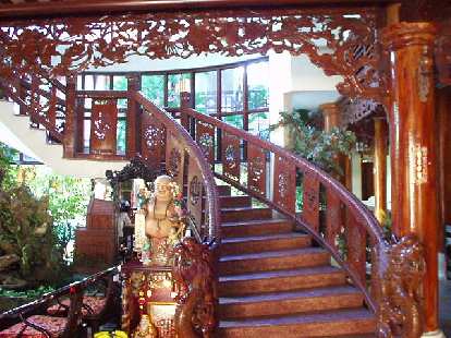 Ornate staircase at Thanh Bin III. Not bad for a hotel where rooms cost $20ight! (06 Jul 2006) Ornate staircase at Thanh Bin III. Not bad for a hotel where rooms cost $20ight!