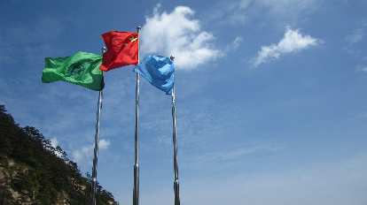 Flags flying in the Huangshan Mountains.