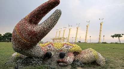 Giant crab at Cijin Windmill Park in Kaohsiung City, Taiwan. Giant crab at Cijin Windmill Park in Kaohsiung City, Taiwan.