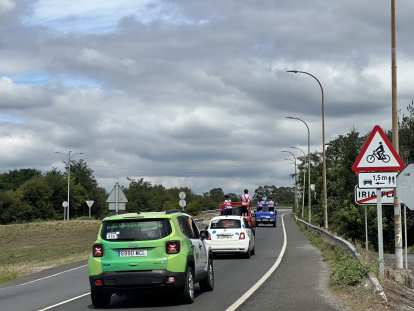 Caravan of cars in Padrón that were clearly there for La Vuelta's Stage 11. Caravan of cars in Padrón that were clearly there for La Vuelta's Stage 11.