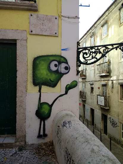 Graffiti of a Martian on Calcada da Rosa in the neighborhood around Castelo de SÃ£o Jorge.