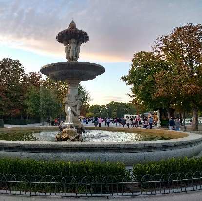 Fountain at Parque Retiro. There were a lot of people walking about even though it was getting dark.